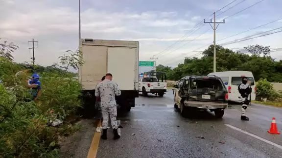 Guardia Nacional división carreteras llegó al lugar para hacer el reporte correspondiente Guardia Nacional división carreteras llegó al lugar para hacer el reporte correspondiente