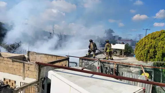 Explosión por acumulación de gas desató un incendio en la región 227.