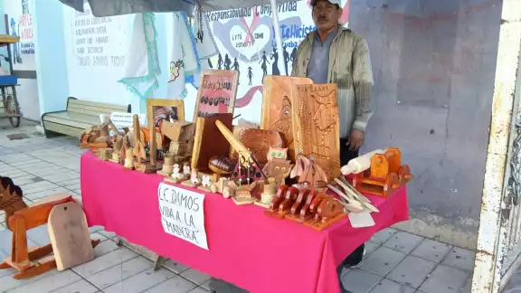 Artesanos exigen mayor difusión y respaldo del Turismo municipal Artesanos exigen mayor difusión y respaldo del Turismo municipal