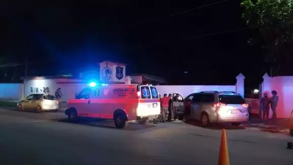 La víctima fue atendida por paramédicos de Chetumal debido a la herida de bala que presentó