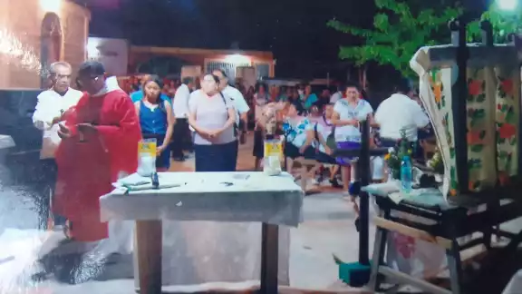Decenas de feligreses recordaron a la Santa Cruz este miércoles 3 de mayo Decenas de feligreses recordaron a la Santa Cruz este miércoles 3 de mayo