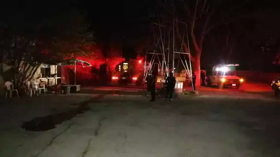 El cuerpo de bomberos controló las llamas El cuerpo de bomberos controló las llamas