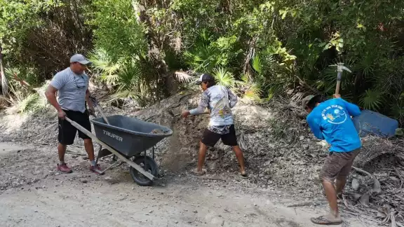 Habitantes se pusieron manos a la obra