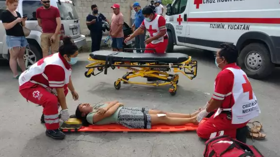 La joven sufrió lesiones en el cuerpo por lo que fue trasladada al hospital La joven sufrió lesiones en el cuerpo por lo que fue trasladada al hospital