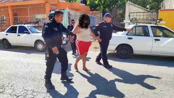 Las dos mujeres fueron detenidas por la policía de Tizimín Las dos mujeres fueron detenidas por la policía de Tizimín