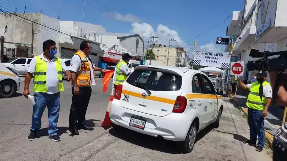 Taxistas esperan recibir el "Crédito a la palabra"