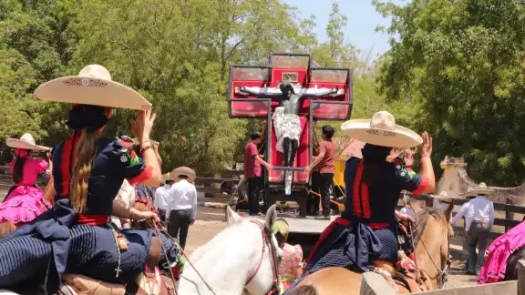 Campeche celebra con escaramuzas la llegada del Cristo Negro Campeche celebra con escaramuzas la llegada del Cristo Negro