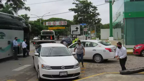 Las aseguradoras de los tres vehículos resolvieron el incidente vial