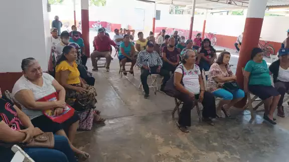 Jubilidadas y pensionadas del IMSS dijeron que ya no volverán a confiar en los políticos Jubilidadas y pensionadas del IMSS dijeron que ya no volverán a confiar en los políticos
