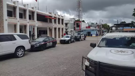 Diferentes cuerpos de seguridad discutieron a puert acerrada