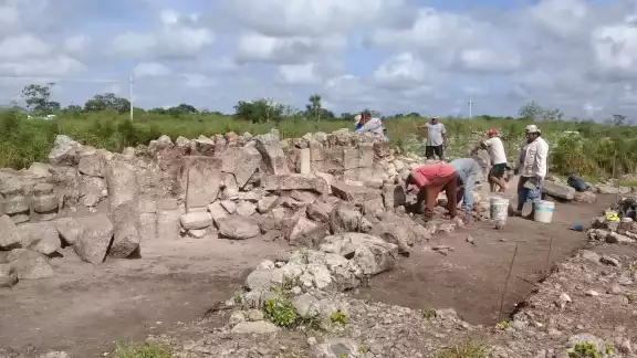 La zona arqueológica se halló mientras se realizaban obras que se realizaban en un complejo industrial Skypark en Kanasín, Yucatán La zona arqueológica se halló mientras se realizaban obras que se realizaban en un complejo industrial Skypark en Kanasín, Yucatán