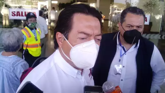 Mario Delgado Carrillo durante su arribo a la ciudad de Campeche Mario Delgado Carrillo durante su arribo a la ciudad de Campeche