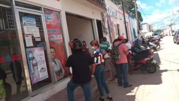 Los afectados temen que no les paguen, pues pasa el tiempo y no reciben su dinero. Foto: Amado Caamal / Por Esto! Los afectados temen que no les paguen, pues pasa el tiempo y no reciben su dinero. Foto: Amado Caamal / Por Esto!