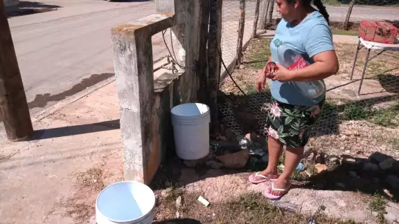 La falta de agua ha afectado a varias escuelas y centros de salud en la zona