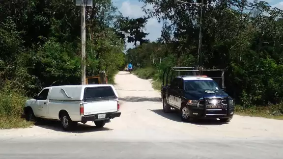 Una unidad de la Policía bloqueó el acceso de la zona donde se halló el cuerpo en Playa del Carmen Una unidad de la Policía bloqueó el acceso de la zona donde se halló el cuerpo en Playa del Carmen