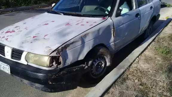 Por exceso de velocidad vehículo se impacta contra un camellón en Chetumal Por exceso de velocidad vehículo se impacta contra un camellón en Chetumal