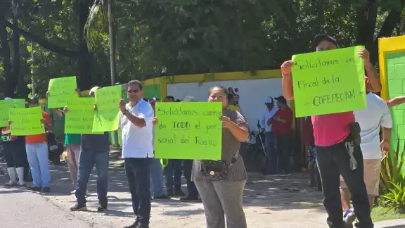 Integrantes del Sindicato de Matarifes se manifestaron frente al Rastro Municipal de Carmen. Integrantes del Sindicato de Matarifes se manifestaron frente al Rastro Municipal de Carmen.