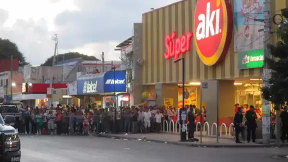 A pesar que hay una patrulla en el sitio, se comenten robos a plena luz del día A pesar que hay una patrulla en el sitio, se comenten robos a plena luz del día