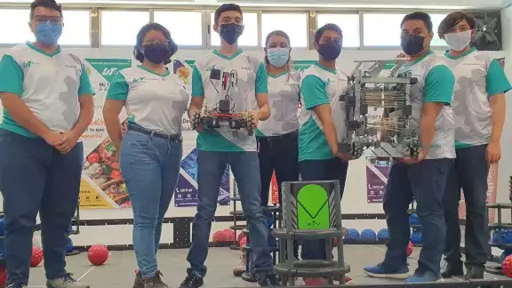 Los estudiantes de la UT Chetumal se enfrentaron a estudiantes de América Latina para ganar su pase al concurso en EU Los estudiantes de la UT Chetumal se enfrentaron a estudiantes de América Latina para ganar su pase al concurso en EU