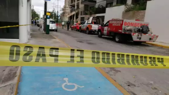 El hombre murió al instante y fue trasladado al Servicio Médico Forense. Foto: Víctor Rodríguez
