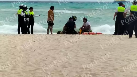 El hombre ingresó a nadar, a pesar de que las condiciones no son aptas por el fuerte oleaje
