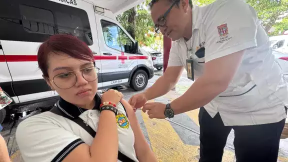Refuerzan esquemas de vacunación en el IMSS, ISSSTE y Cruz Roja de Campeche Refuerzan esquemas de vacunación en el IMSS, ISSSTE y Cruz Roja de Campeche