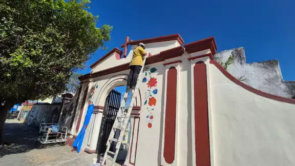 Los murales fueron pintados en 2021 por Miguel Sabido Góngora y Alejandra Ancona Los murales fueron pintados en 2021 por Miguel Sabido Góngora y Alejandra Ancona