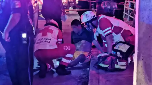 El hombre fue atendido por una ambulancia y trasladado a un hospital Foto: Ricardo Jiménez