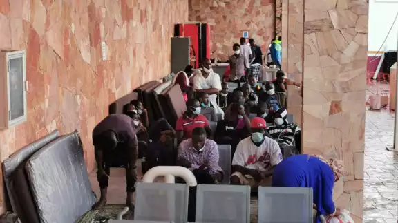 Algunos de los indocumentados explicaron que su grupo, es de 150 ciudadanos de Haití Algunos de los indocumentados explicaron que su grupo, es de 150 ciudadanos de Haití