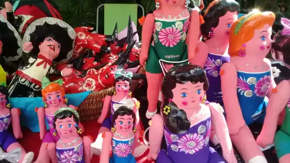 Las "Lupitas" que Perla hace son de barro y están basadas en el "Niño Dios"