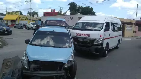 La combi pertenece a la ruta Chenkú - Pensiones del FUTV La combi pertenece a la ruta Chenkú - Pensiones del FUTV