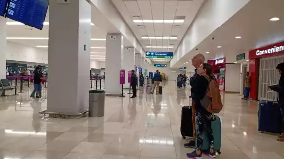 Con 41 minutos de adelanto aterrizó el vuelo 448 de Tijuana, primero de los 17 vuelos previstos entre las 05:00 y las 11:00 horas Con 41 minutos de adelanto aterrizó el vuelo 448 de Tijuana, primero de los 17 vuelos previstos entre las 05:00 y las 11:00 horas