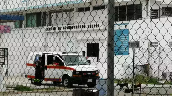 Se supo de manera extraoficial que ingresaron mil 150 dosis, cantidad justa para los mil 133 internos