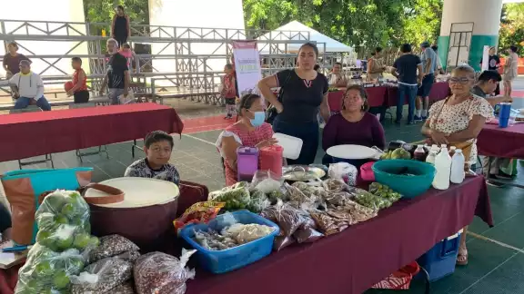 De PET a productos de la canasta básica: la Feria Balam Beh fomenta el trueque De PET a productos de la canasta básica: la Feria Balam Beh fomenta el trueque