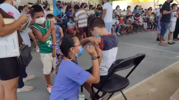 La vacunación contra el COVID-19 en Felipe Carrillo Puerto registró alta afluencia en su segundo día, pues van más de mil niños inmunizados