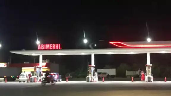 Asaltan gasolinera a la salida de Cancún; asaltantes llevaban armas de fuego Asaltan gasolinera a la salida de Cancún; asaltantes llevaban armas de fuego