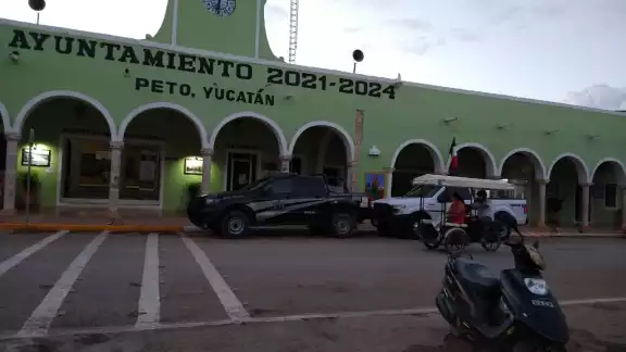 Los policías municipales acudieron a tratar el problema Los policías municipales acudieron a tratar el problema