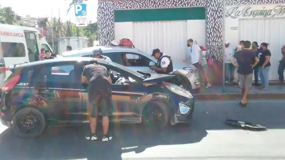 Personas y autoridades policiacas trataron de auxiliar a la mujer luego de ser atropellada en Playa del Carmen Personas y autoridades policiacas trataron de auxiliar a la mujer luego de ser atropellada en Playa del Carmen