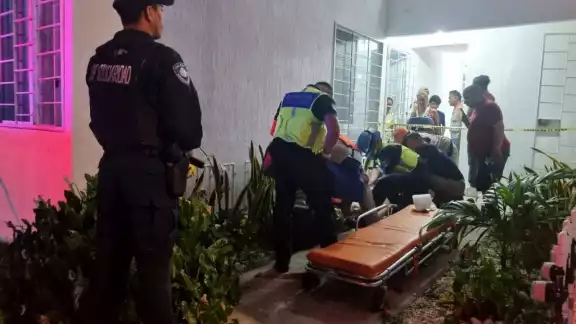 La quinceañera estaba acompañada por otro menor de 17 años, quien también tuvo que ser internado por una crisis nerviosa La quinceañera estaba acompañada por otro menor de 17 años, quien también tuvo que ser internado por una crisis nerviosa