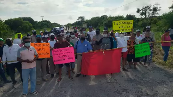 Pobladores de Las Coloradas cerrarán la entrada al puerto hasta el medio día Pobladores de Las Coloradas cerrarán la entrada al puerto hasta el medio día