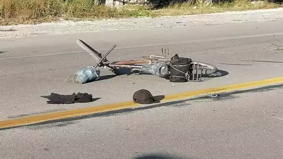 El ciclista únicamente finalizó con golpes y excoriaciones en distintas partes del cuerpo, El ciclista únicamente finalizó con golpes y excoriaciones en distintas partes del cuerpo,