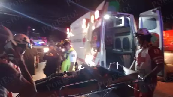 La mujer fue llevada al Hospital General de Cancún debido a las lesiones que presentó tras la volcadura ocurrida en la avenida 'Ruta 4' La mujer fue llevada al Hospital General de Cancún debido a las lesiones que presentó tras la volcadura ocurrida en la avenida 'Ruta 4'