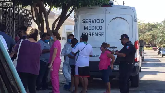 Fue alrededor de las 5:30 de la mañana cuando los familiares descubrieron el cuerpo suspendido