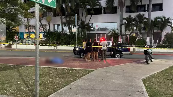 Testigos del hecho aseguraron que el joven conducía a exceso de velocidad y perdió el control Testigos del hecho aseguraron que el joven conducía a exceso de velocidad y perdió el control