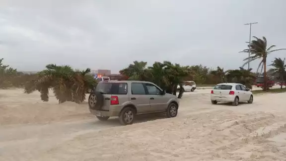 La arena cubrió un tramo de alrededor de 500 metros en ambos carriles de la circulación. Foto: Jazmín Rodríguez La arena cubrió un tramo de alrededor de 500 metros en ambos carriles de la circulación. Foto: Jazmín Rodríguez
