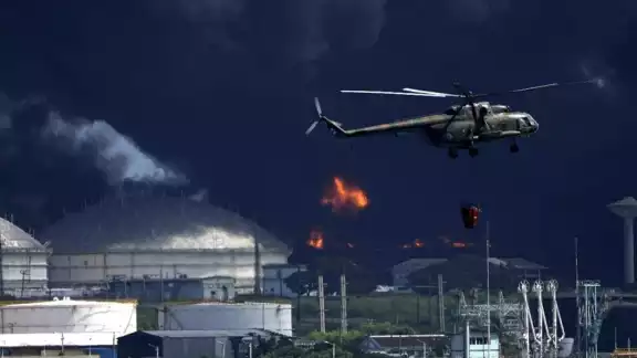 Un rayo causó el incendio en uno de los depósitos de petróleo en Matanzas, Cuba Un rayo causó el incendio en uno de los depósitos de petróleo en Matanzas, Cuba