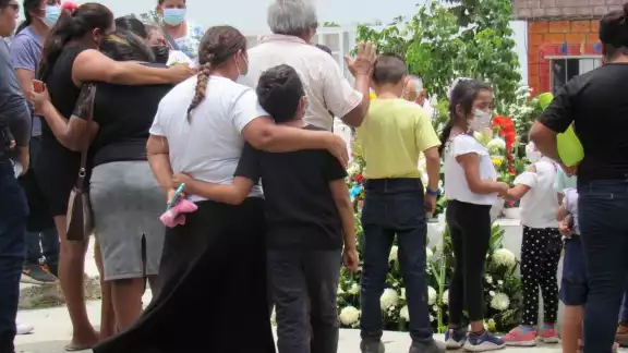 El menor de tres años fue enterrado en el cementerio Xoclán, en la capital del estado El menor de tres años fue enterrado en el cementerio Xoclán, en la capital del estado