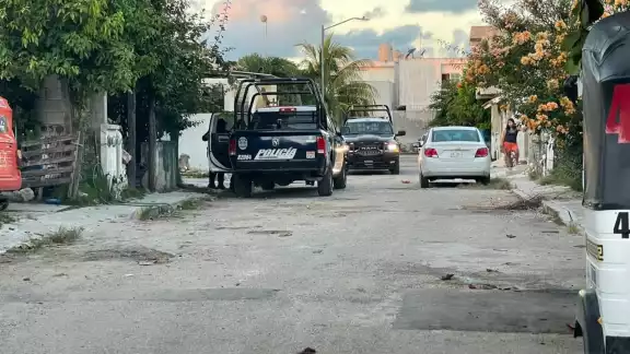 Al lugar llegaron elementos de la policía municipal tras el llamado de los vecinos