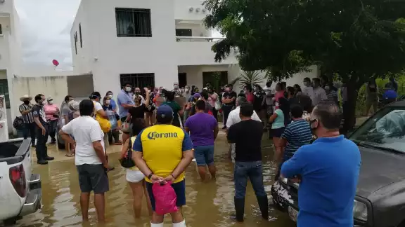 Vecinos acusan que ni Sadasi, ni el ayuntamiento han resuelto nada. Foto: David Rico Vecinos acusan que ni Sadasi, ni el ayuntamiento han resuelto nada. Foto: David Rico