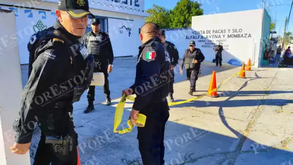 Policías acordonaron el área para el levantamiento del cuerpo Policías acordonaron el área para el levantamiento del cuerpo